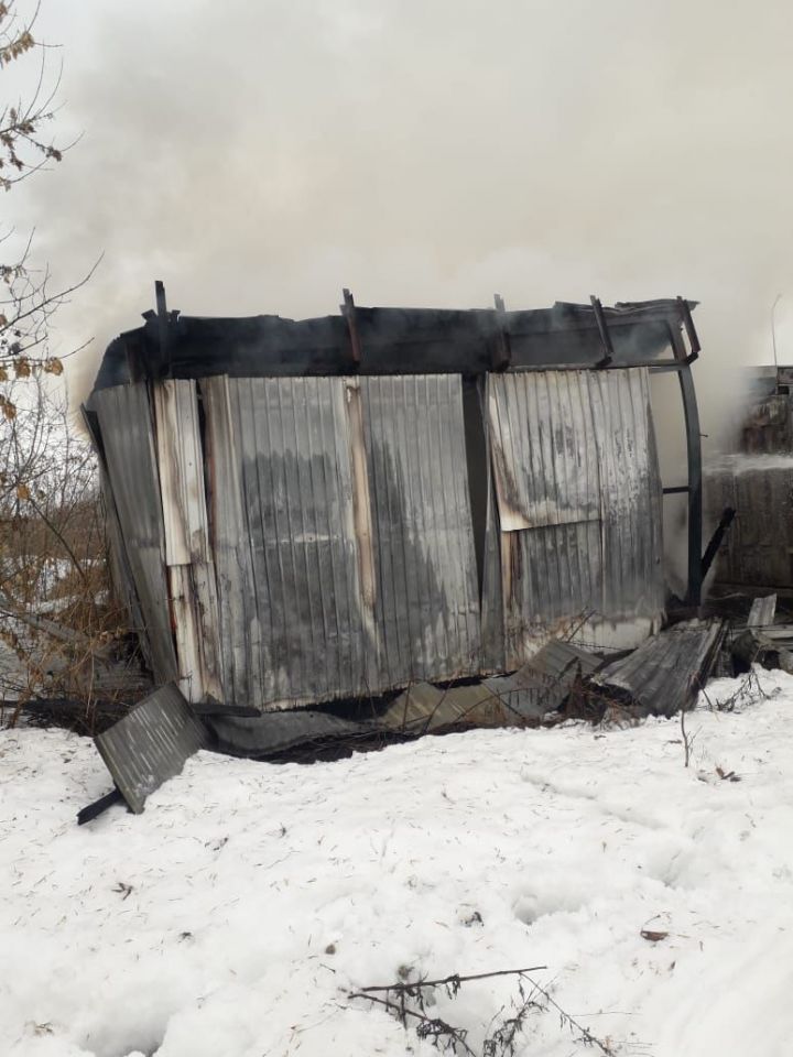 В Татарстане загорелся строительный вагончик: погиб мужчина