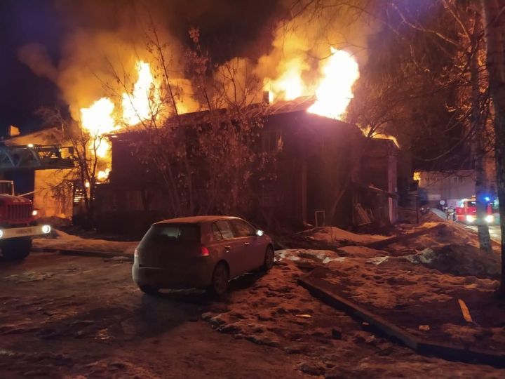 В Татарстане ночью произошел крупный пожар в «Полукамушках»