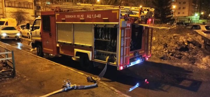 В Казани пожарные обнаружили тело пенсионерки в горящей квартире
