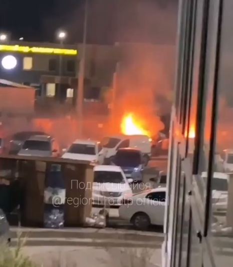 Соцсети: в Казани пожарная машина не смогла проехать к горящему автомобилю