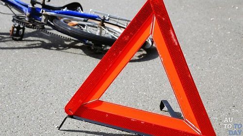В Казани велосипедист врезался в столб и был госпитализирован