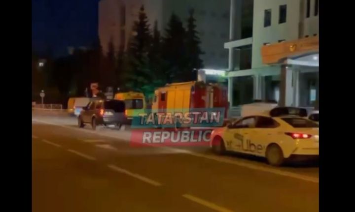 Из-за сообщения о возможном нападении на банк в центр Казани съехались экстренные службы