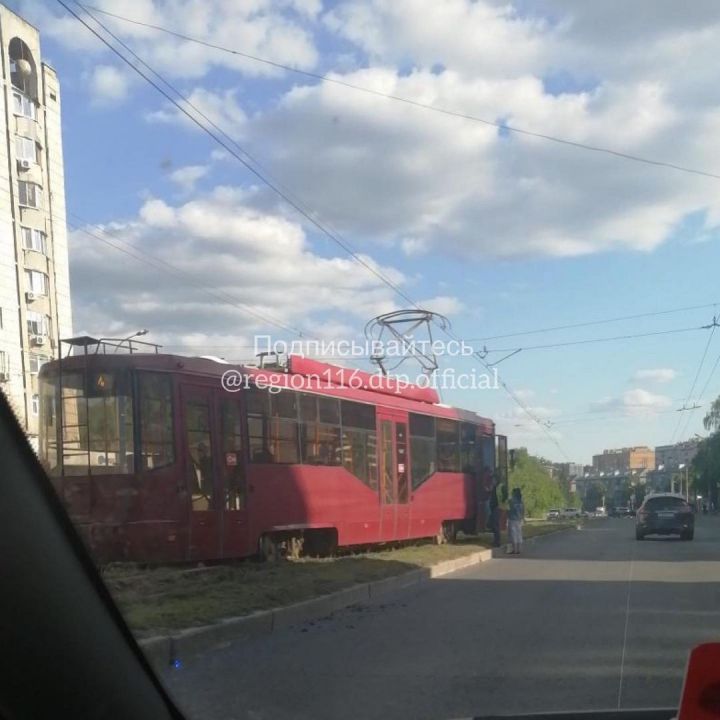 В Казани очередной трамвай сошел с рельс