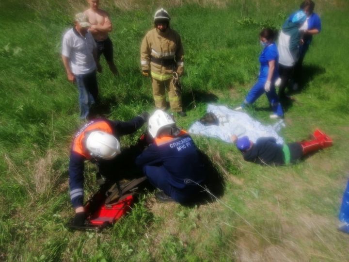 В Татарстане спасатели вытащили из оврага мальчика, упавшего с высоты 12 метров