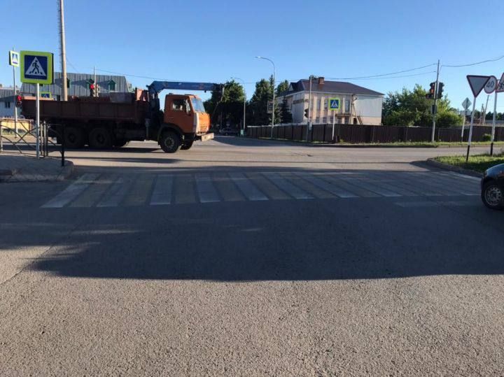 В Татарстане мальчик на самокате попал под колеса «КамАЗа»