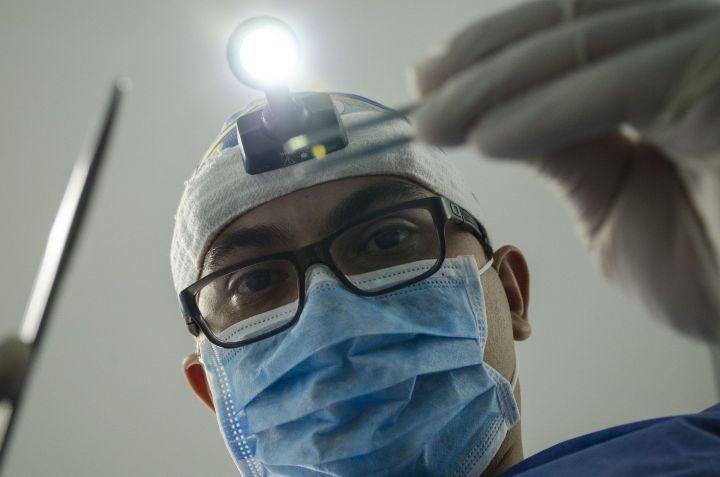 В Минздраве дали комментарий истории с гинекологом, не доставшим батарейку из носа ребенка