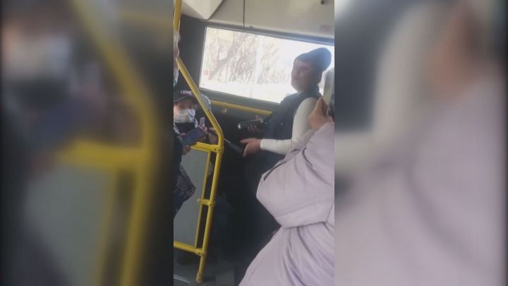 Соцсети: в Татарстане кондуктор выгоняла школьника из автобуса