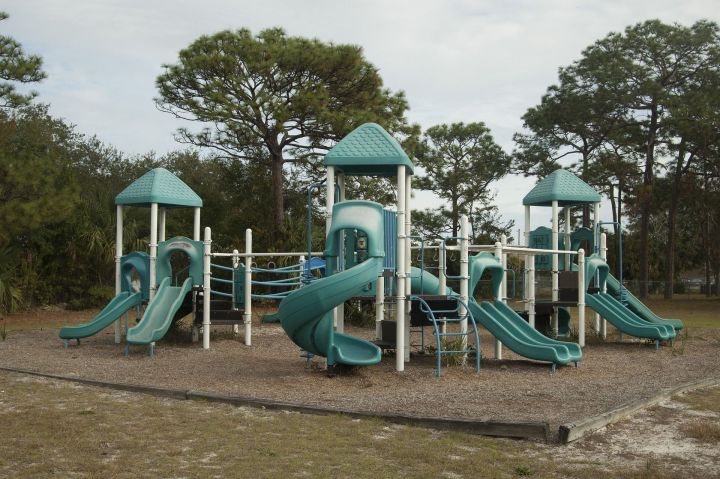 В Балтаси выявили нарушения при эксплуатации детских площадок