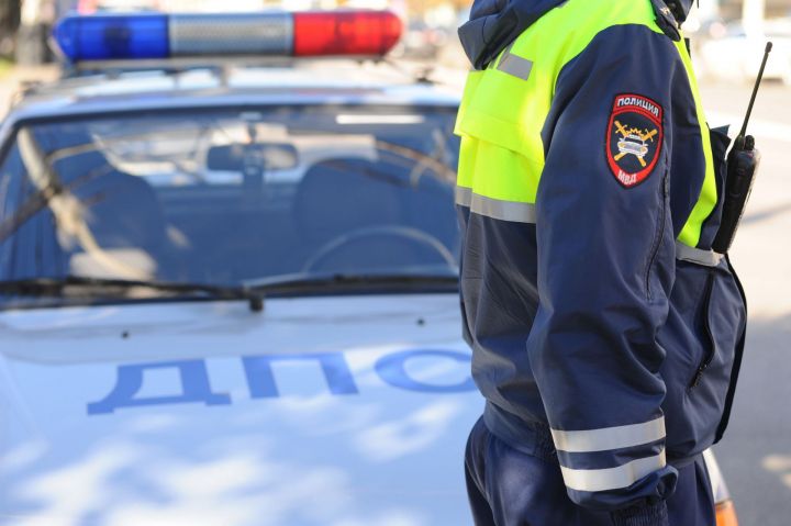 В Татарстане полицейские остановили пьяного водителя, а после отстреливались от его друзей