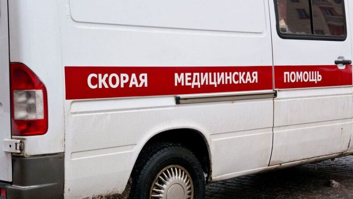 В Казани иномарка сбила пенсионера, который решил перейти дорогу на красный