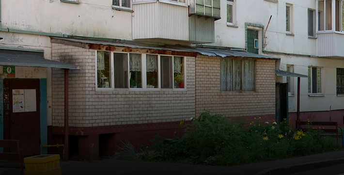 В Нижнекамске суд обязал собственников квартиры снести балкон-самострой