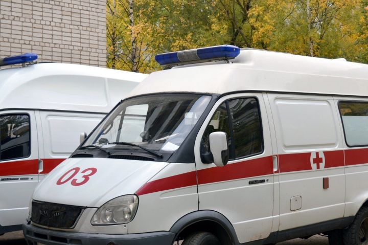 В Татарстане легковушка въехала в карету скорой помощи