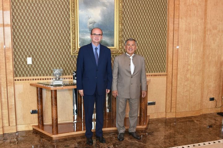 Минниханов встретился с послом РФ в Сенегале Дмитрием Кураковым
