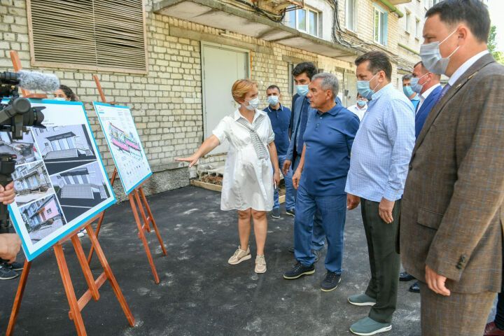 Минниханов оценил благоустройство дворов в Кировском районе Казани