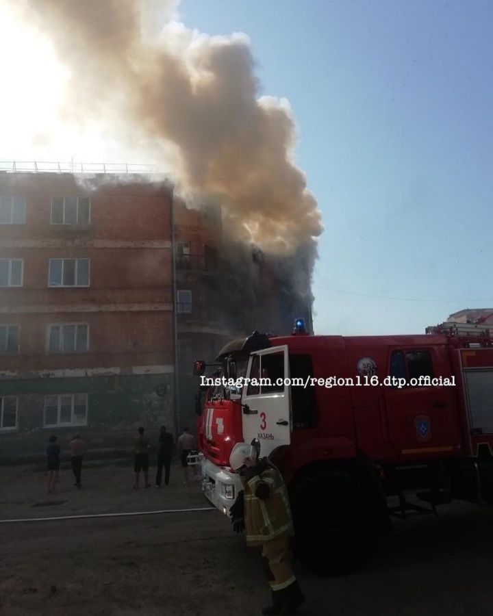В Казани загорелась квартира в общежитии