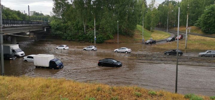 В Казани временно остановили движение троллейбусов и трамваев из-за водного коллапса