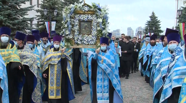 Путин поздравил гостей открытия восстановленного собора Казанской иконы Божией Матери