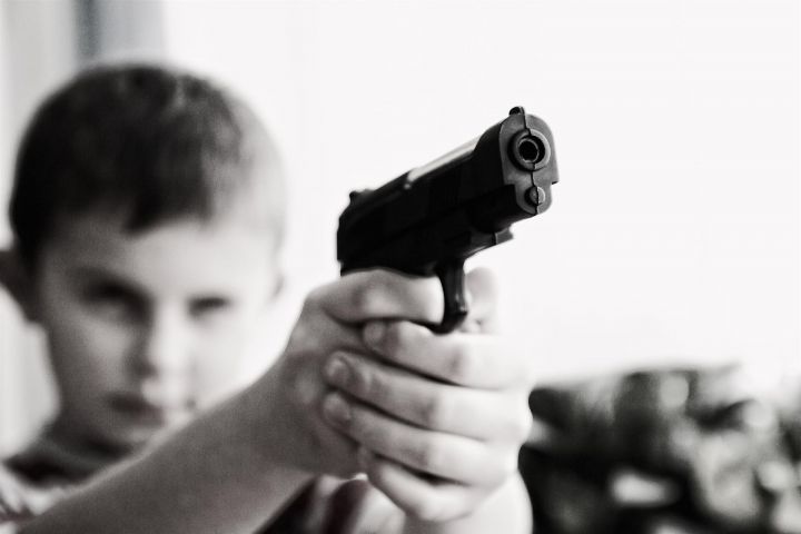 Соцсети: в Заинске ребенок выстрелил себе в глаз из пневматического пистолета