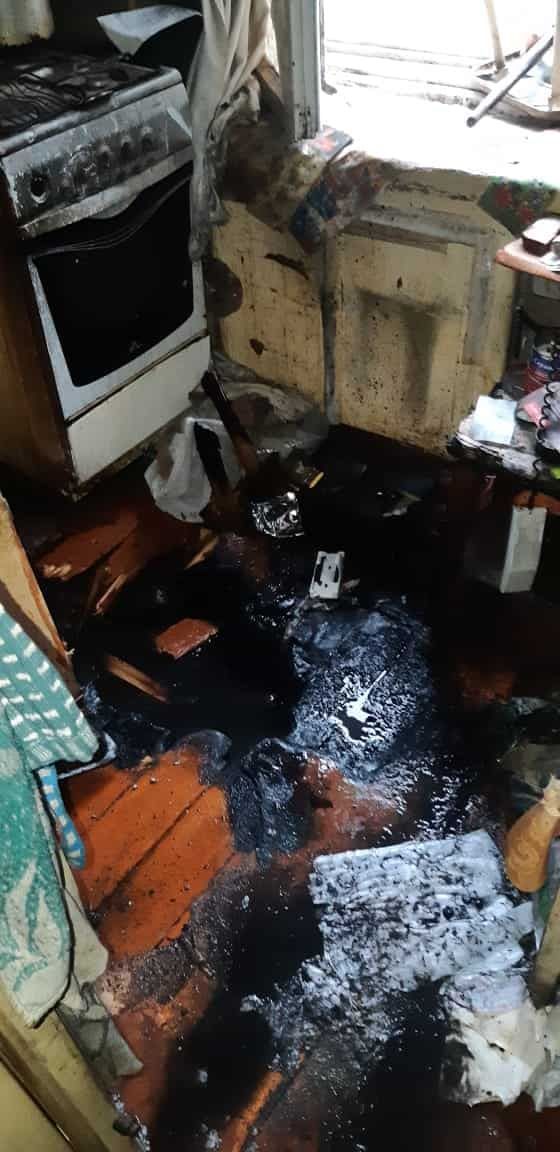 В Казани пожарные спасли мужчину, в квартире которого загорелся пол