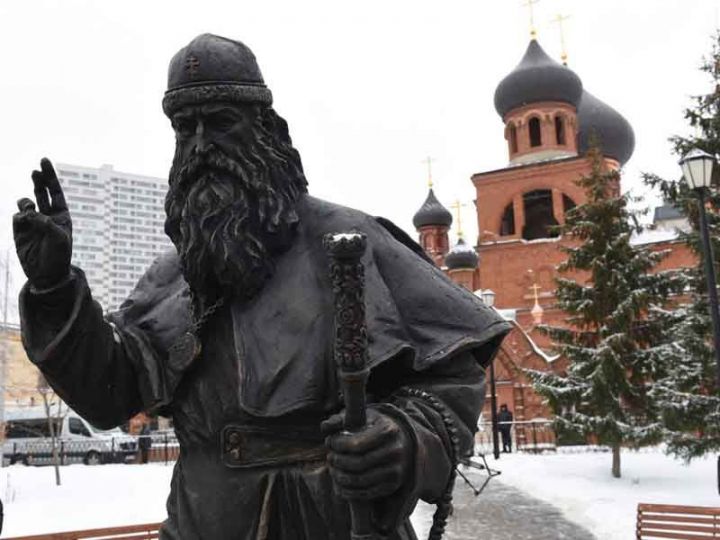 Скверу в центре Казани дали имя митрополита Андриана