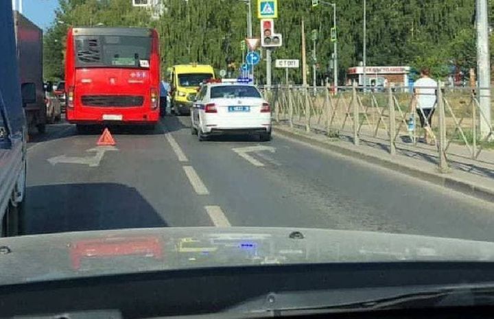 В Казани из салона автобуса выпала пассажирка