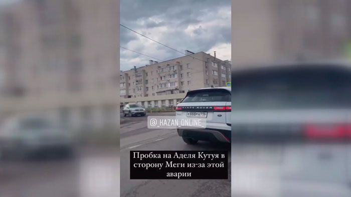 Стали известны подробности аварии в Казани, которая парализовала движение на Аделя Кутуя