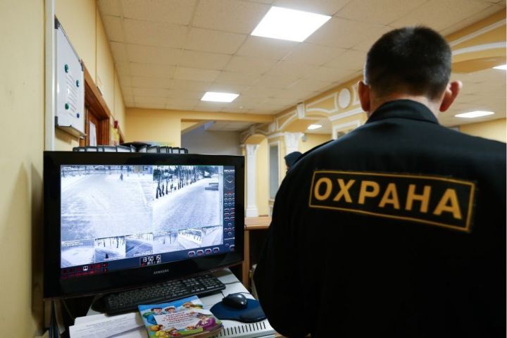 С 1 сентября обеспечивать безопасность в казанских школах будут сотрудники ЧОП