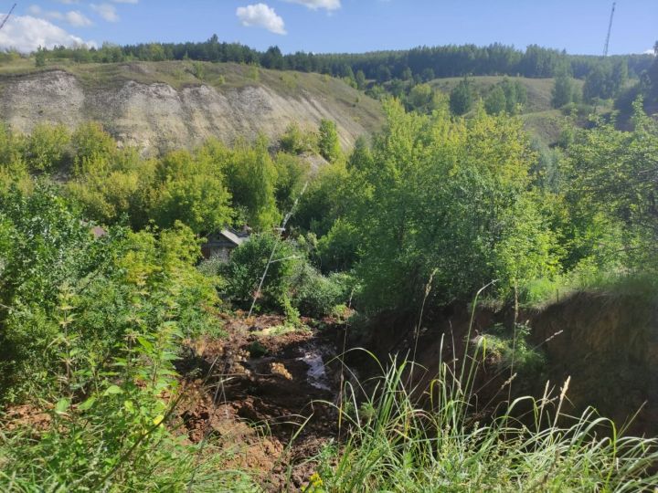 В Татарстане из-за прорыва водопроводной трубы произошел обвал грунта