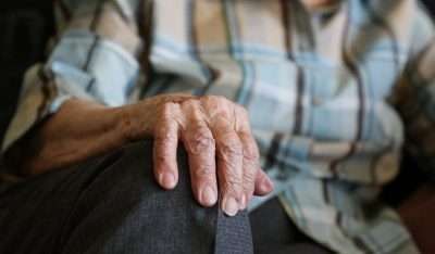 Овдовевшим пенсионерам России предложили выплачивать часть пенсии умершего супруга