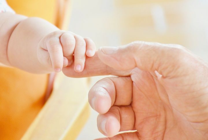 С 2022 года отцы детей от суррогатных матерей смогут получать маткапитал