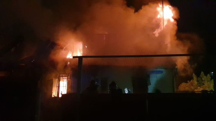 В Казани при пожаре в частном доме погибла женщина