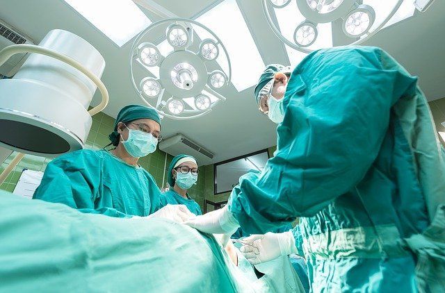 В Челнах врачи заменили протез клапана сердца через вену