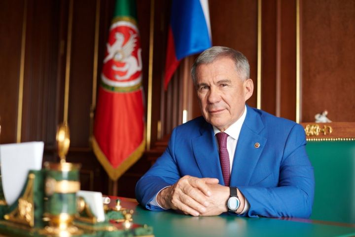 Президент Татарстана поздравил работников нефтегазовой промышленности с профессиональным праздником