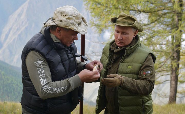 Владимир Путин отдыхает в тайге вместе с Сергеем Шойгу