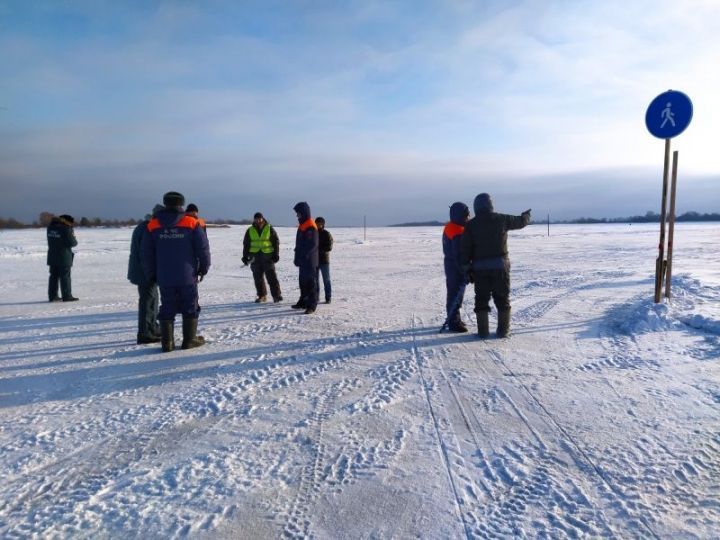 В Татарстане временно приостановлена работа ледовой переправы через Каму