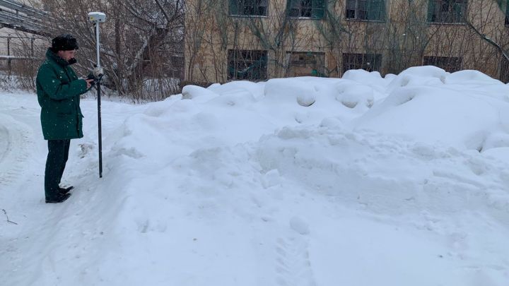 В Приволжском районе Казани обнаружили несанкционированную снежную свалку