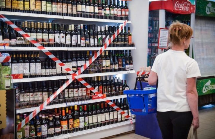 Депутат Госдумы предложил запретить продажу алкоголя в выходные дни