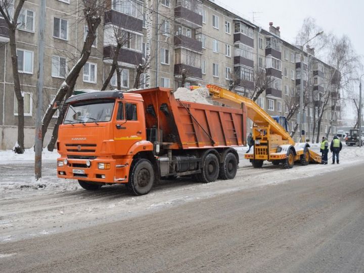 За минувшие сутки с улиц Казани вывезено более 17 тыс. тонн снега