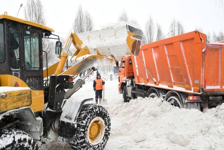 Стало известно, какие улицы Казани будут чистить от снега сегодня