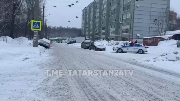 На улице Дубравная в Казани иномарка сбила 13-летнюю девочку