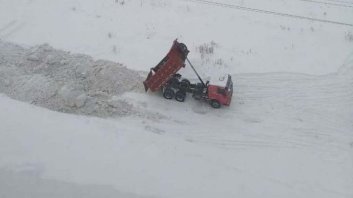 В Татарстане за зиму экологи обнаружили 15 незаконных снежных свалок