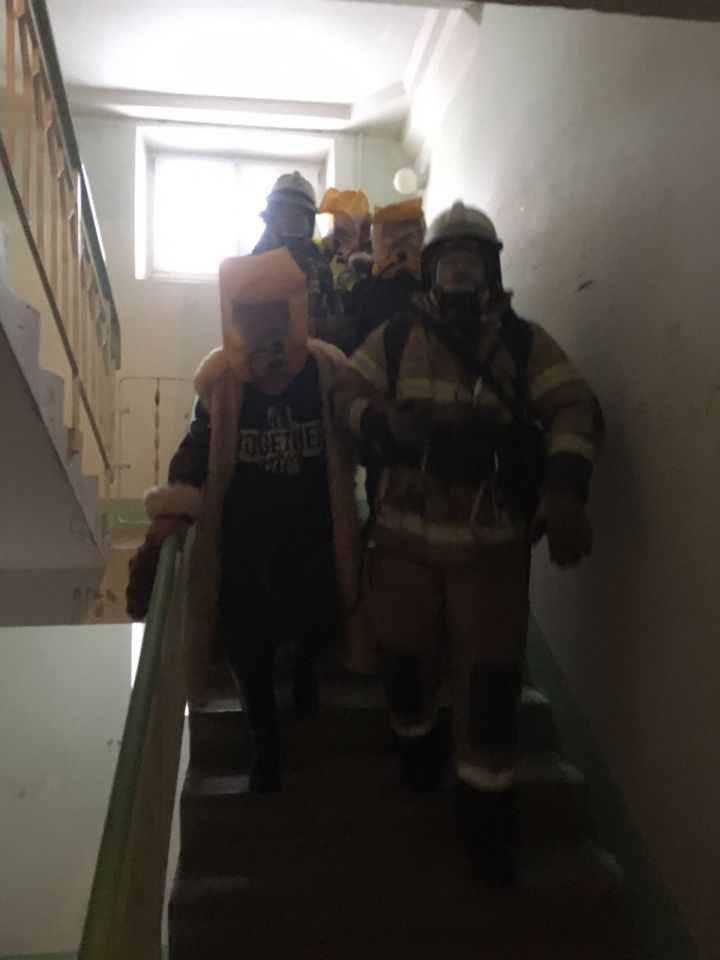 Ребенка и троих взрослых спасли на пожаре в Елабуге