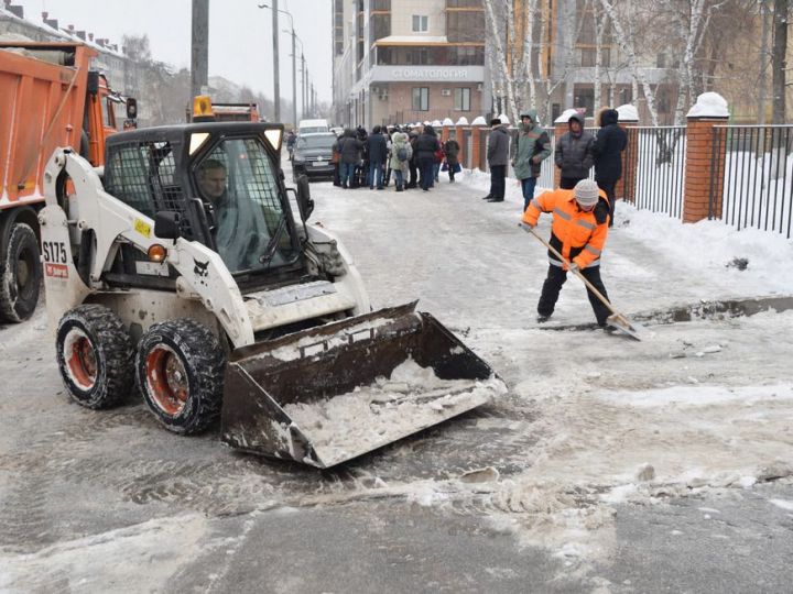 В Казани на уборку улиц от снега вышли 479 рабочих