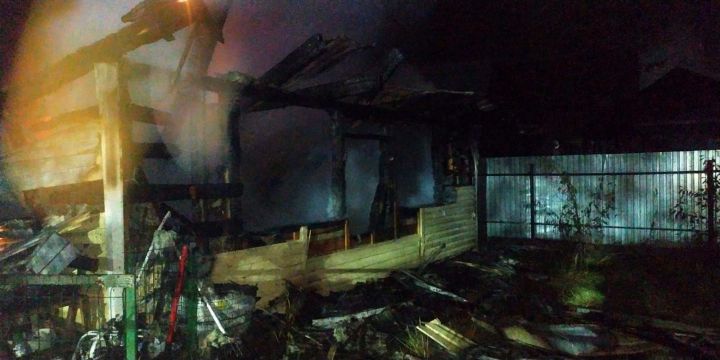 В Татарстане мужчина получил серьезные ожоги при пожаре в частном доме