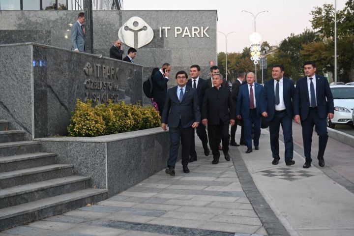 Президент Татарстана посетил ИТ-парк в Ташкенте