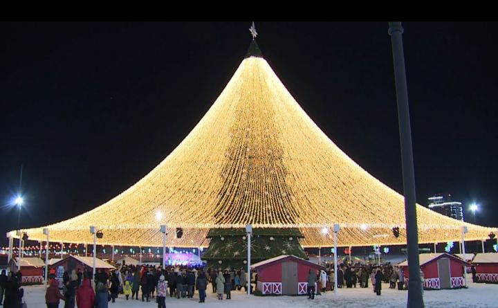 Оформление новогодней елки у «Чаши» в Казани обойдется в 13 млн рублей