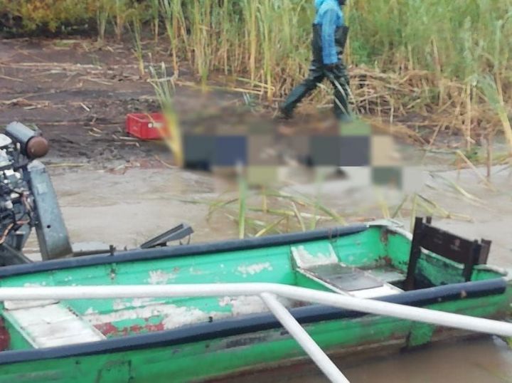 В Татарстане рыбаки перевернулись на моторной лодке, двое погибли