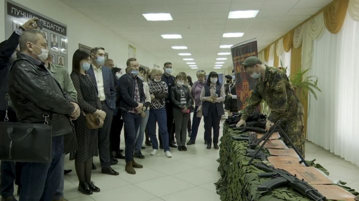 В Российских школах могут возобновить предмет «Начальная военная подготовка»