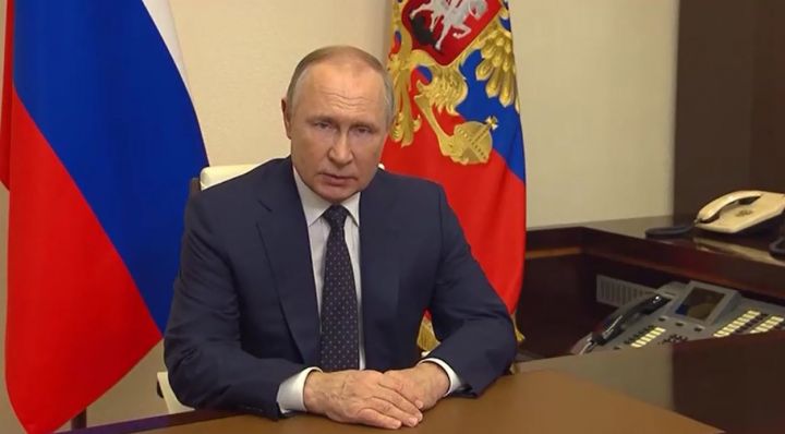 Путин: важно формировать позиции молодежи по ключевым вехам истории России