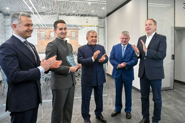 Минниханов открыл первый исламский офис Сбербанка в России